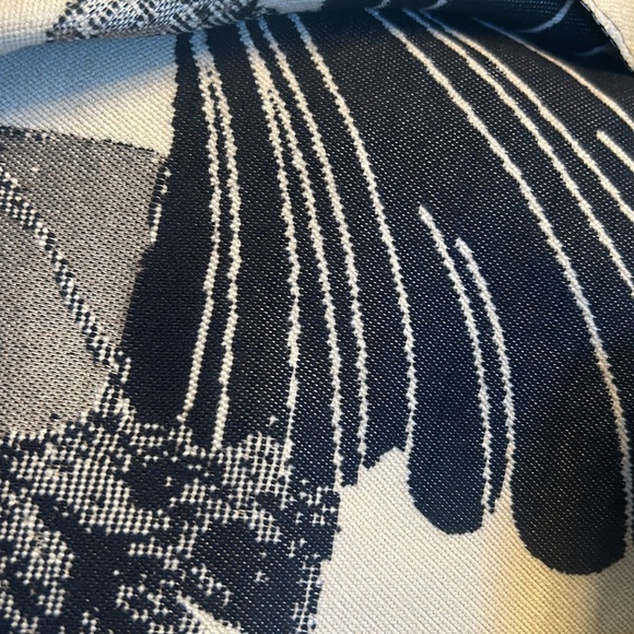 Black & Cream Large Ginkgo Reversible Scarf by Winding River - Picture 3 of 4